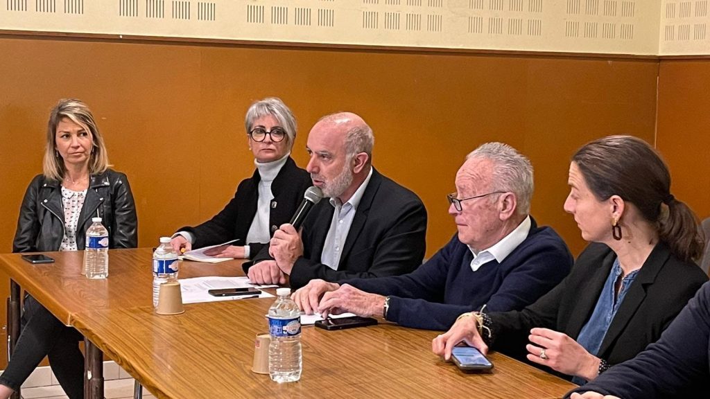 V. Béa, F. Bonafos, L. Gauze et Alain Got lors de la rencontre avec les commerçants de Sain-Lauren-de-la-Salanque