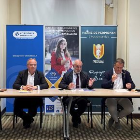 Boris mazurier Laurent Gauze et Louis Aliot lors de la Conf%C3%A9rence de presse de lIES Business School %C3%A0 la CCIPO 1