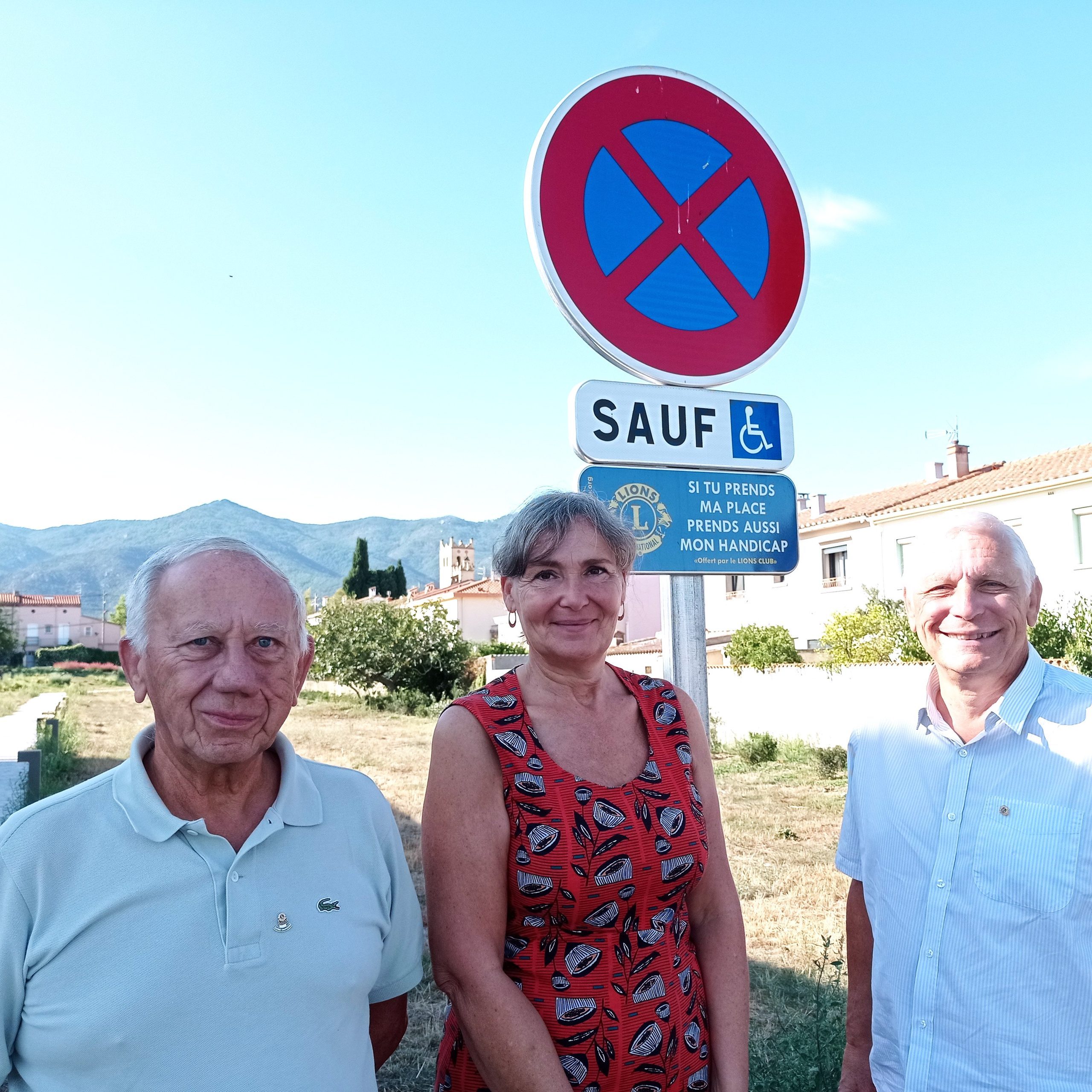 Lions club panneau stationnement handicap 09 09 2022