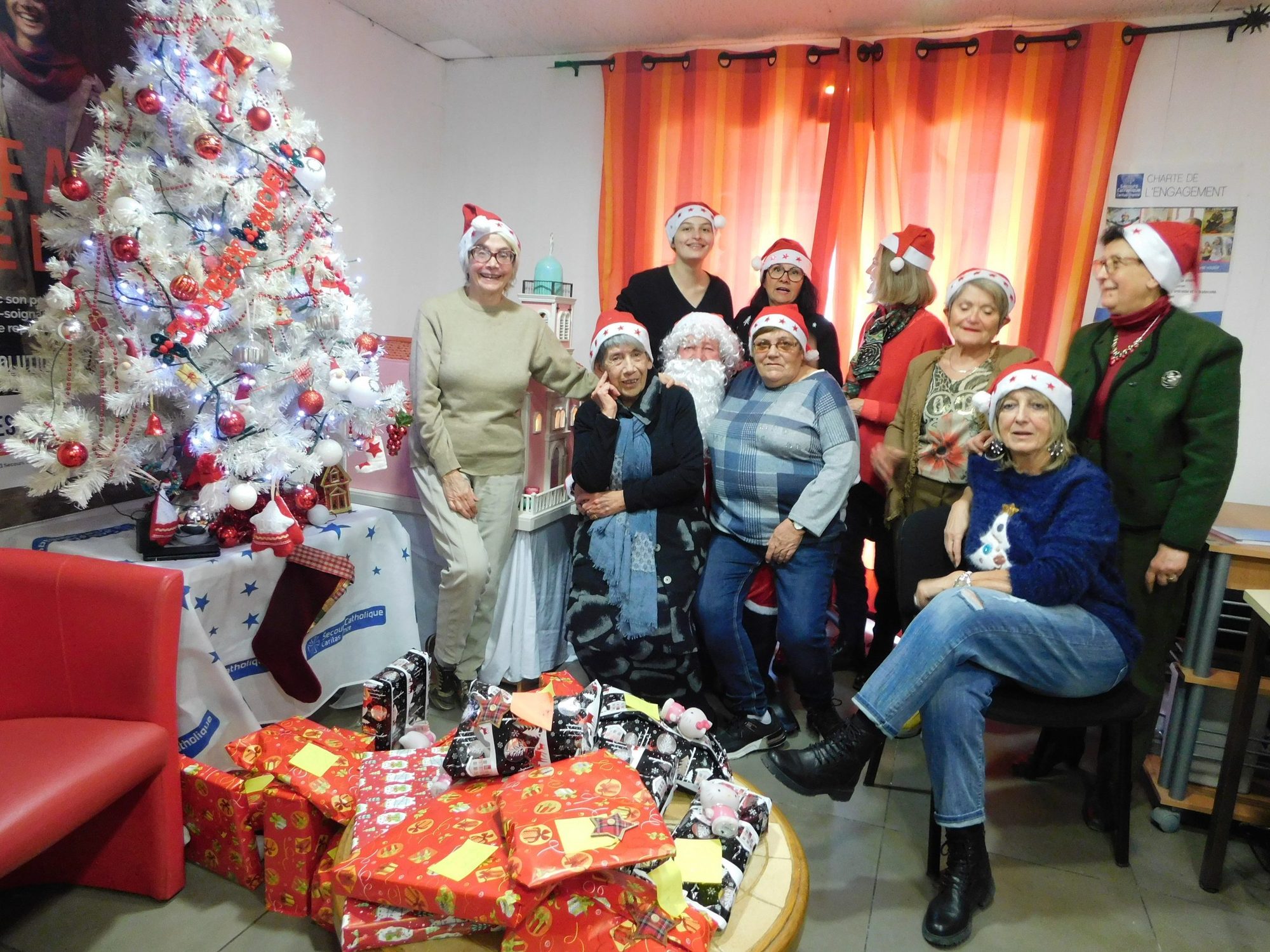 8074f430 secours catholique dec 2022dscn0216