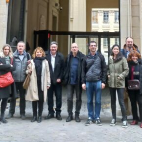 1. Imatge dels representants de la xarxa d’escoles immersives Eskolim