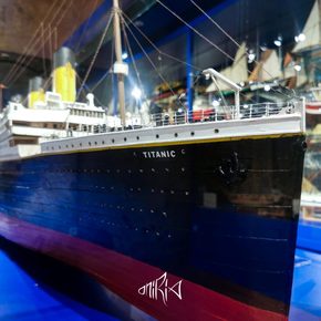 TEXTE TITANIC La maquette est à la taille de 1 centième
