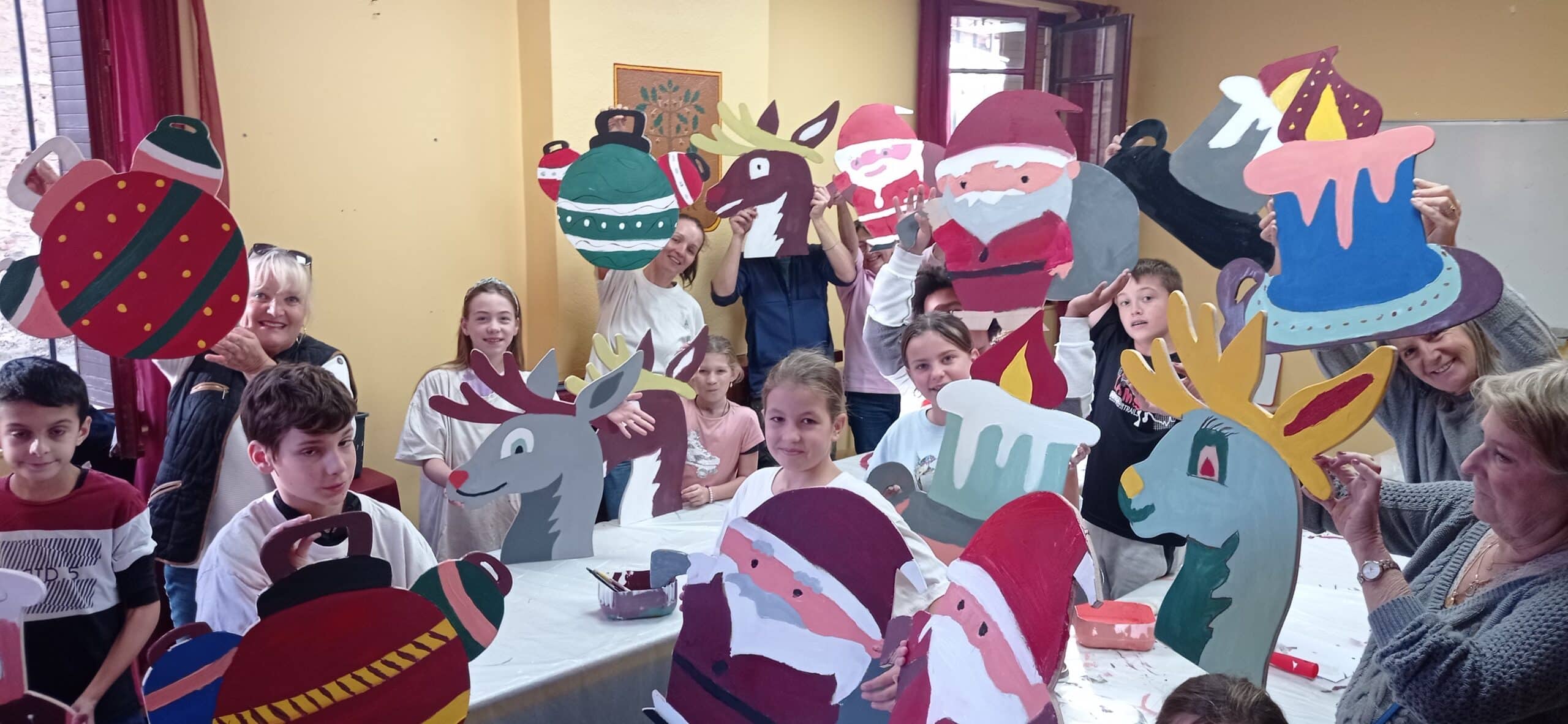 37691e4f atelier decorations de noel du conseil municipal des enfants de sorede 18.11.2023 scaled