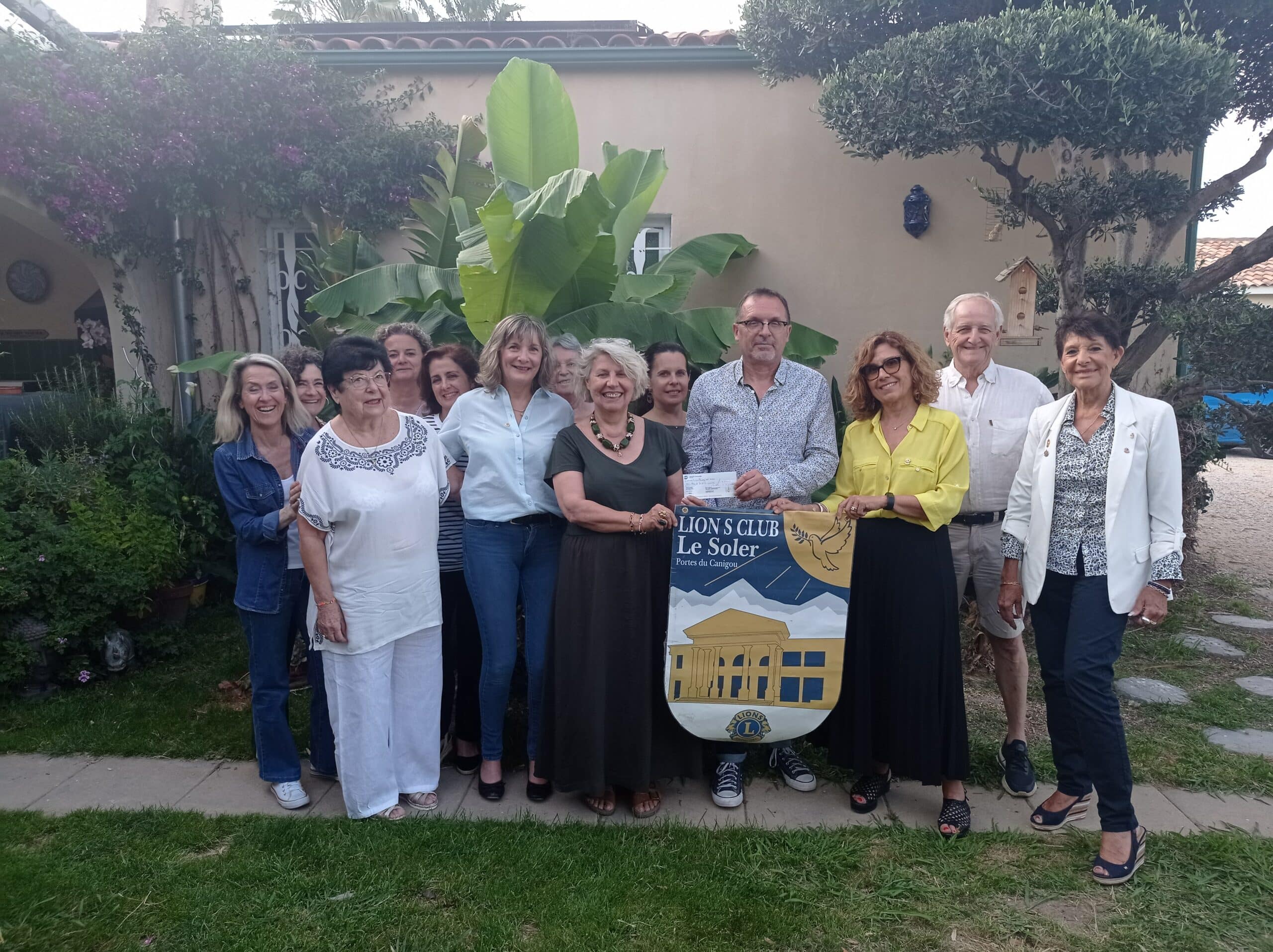 1f869f40 remise cheque lions club le soler 04 06 2024 1 scaled