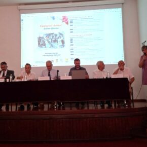 Madame Pernelle présente la conférence