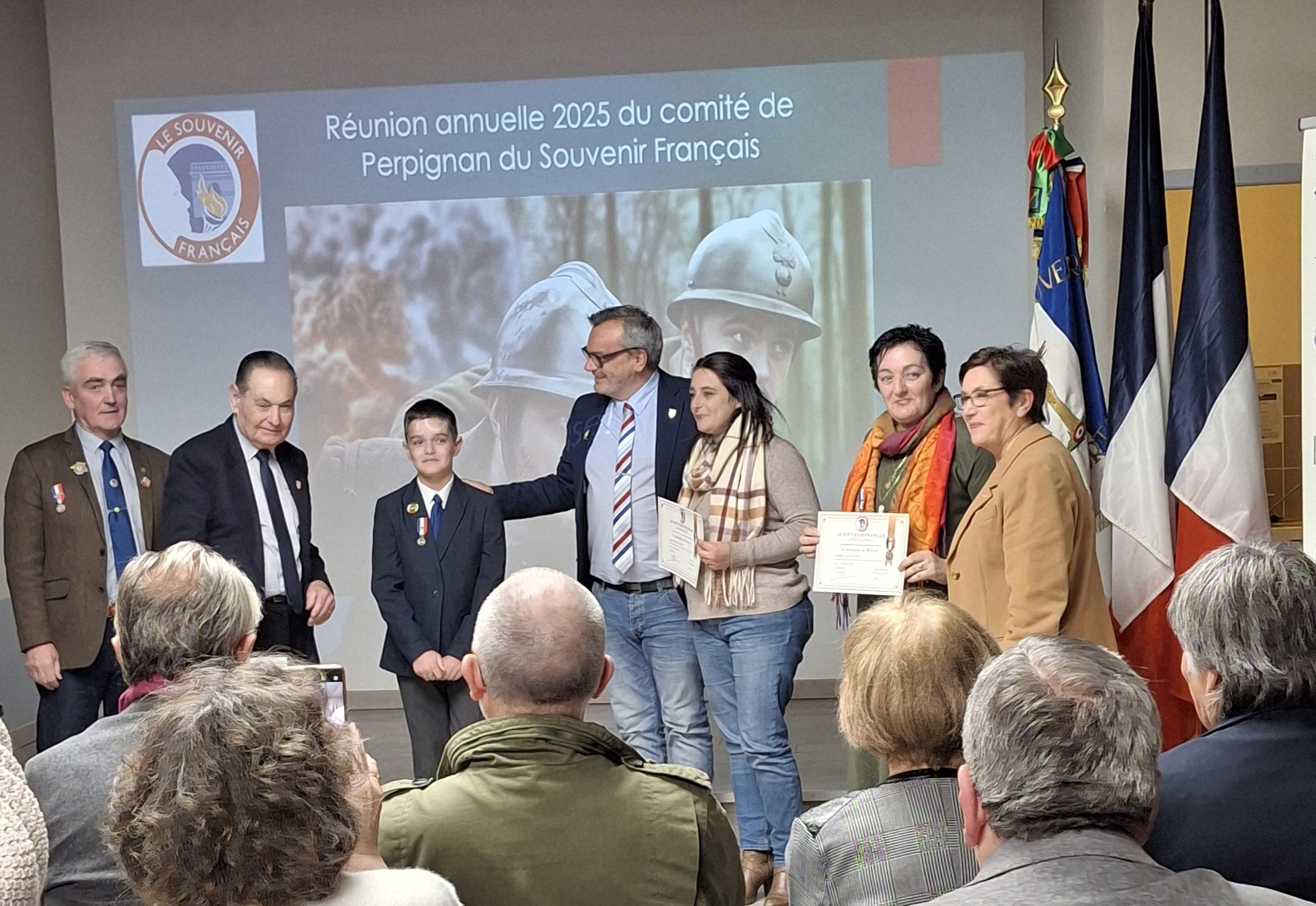 La remise des récompenses par les autorités