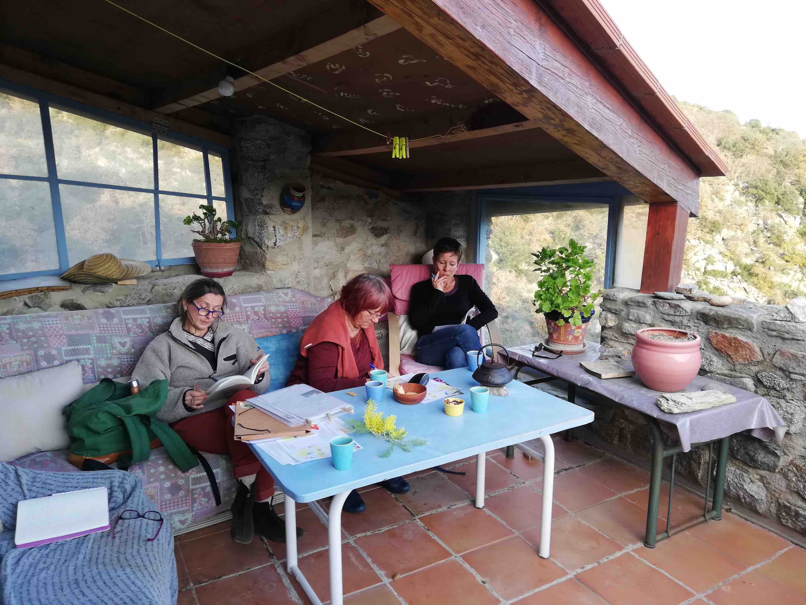 383f1630 lectures pas a pas %E2%80%A2 ecritures a ciel ouvert %E2%80%A2  %E2%80%A2 %E2%80%A2 sur la terrasse a eus light