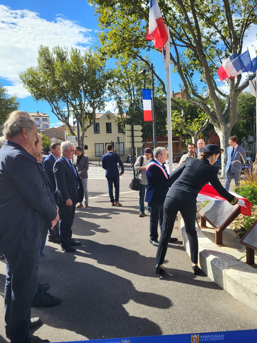 Dévoilement d&rsquo;une plaque par la sous préfète de Perpign an et Philippe Benguigui