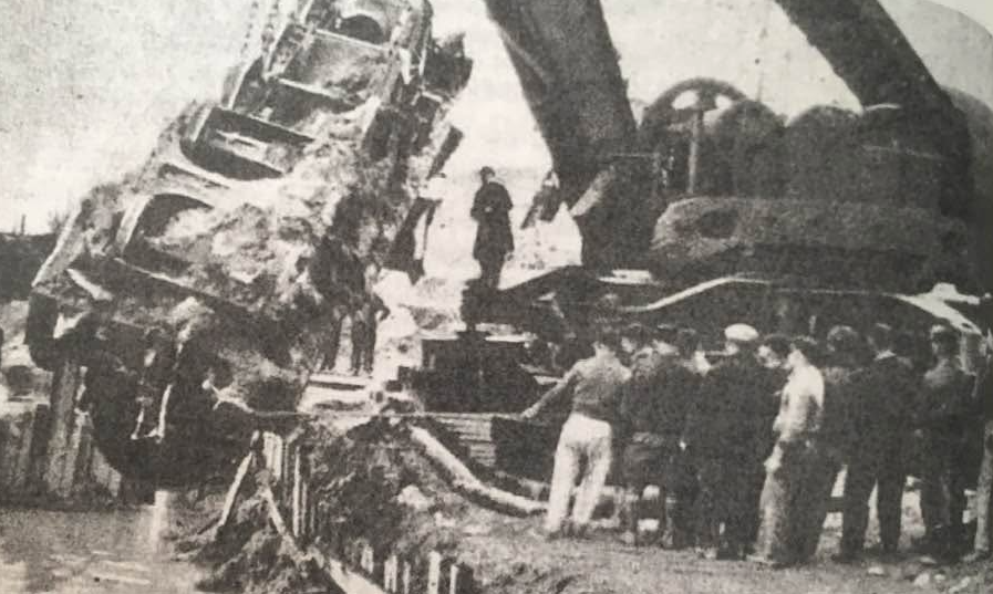 Relevage de la locomotive en octobre 1940 (1)