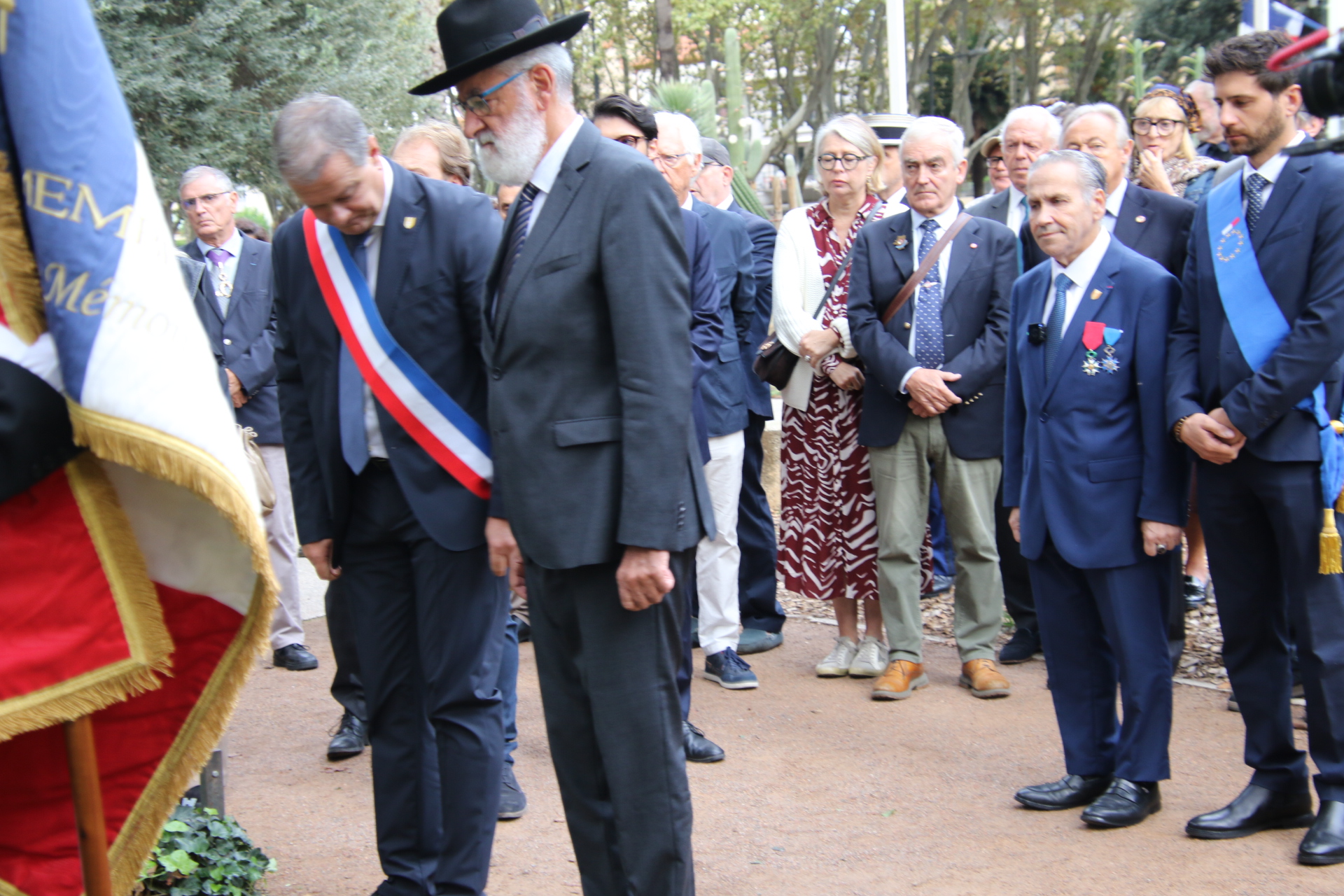 dépot de gerbe du maire et du rabbin